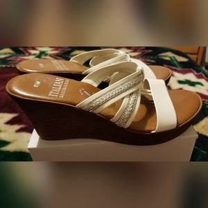Size 8.5 Women's Italian Shoemakers White Wedge Sandal